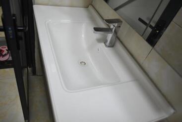 تختخواب و صبحانه Bwami Dubai Hotel Kasulu