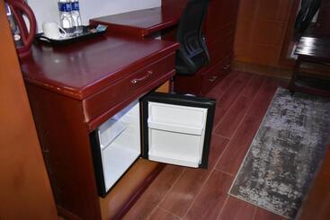 تختخواب و صبحانه Bwami Dubai Hotel Kasulu