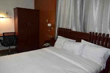 تختخواب و صبحانه Bwami Dubai Hotel Kasulu