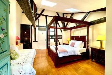 تختخواب و صبحانه Le Logis Plantagenêt