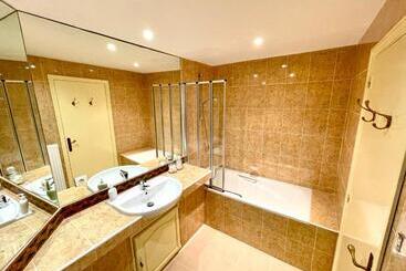 تختخواب و صبحانه Le Logis Plantagenêt