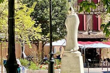 تختخواب و صبحانه Le Logis Plantagenêt