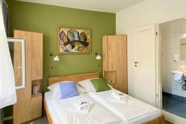 Frauenhotel Hanseatin   Women Only