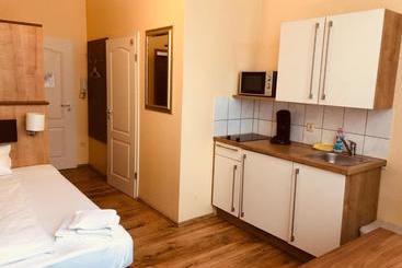 בית מלון כפרי Hofgarten Apartments