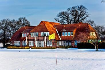 هتل Landhaus Am Golfpark Inhaber Marko Nolden