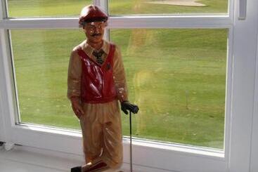 هتل Landhaus Am Golfpark Inhaber Marko Nolden