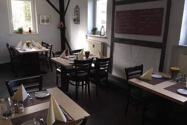 هتل Pension Im Wirtshaus Himberg