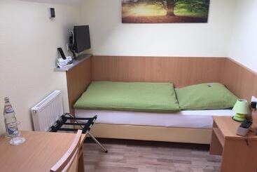 هتل Pension Im Wirtshaus Himberg