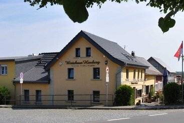 هتل Pension Im Wirtshaus Himberg