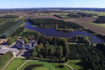 هتل Tollundgaard Golf Park
