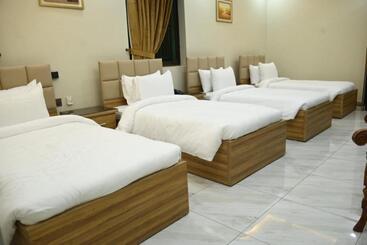 هتل Pearl Inn