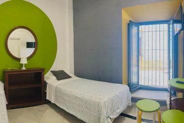 پانسیون Hostal Baobab