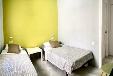پانسیون Hostal Baobab
