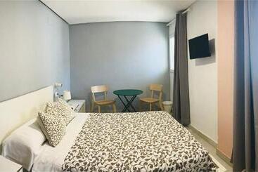 پانسیون Hostal Baobab