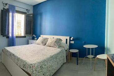 پانسیون Hostal Baobab