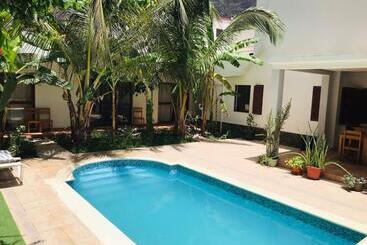پانسیون Residencial Lela D Fermina