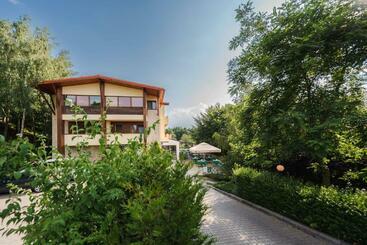 리조트 La Mesteceni & Loc Cu Stări De Bine, Spa Adult Only