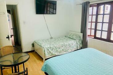 پانسیون Hostal Costa Morena
