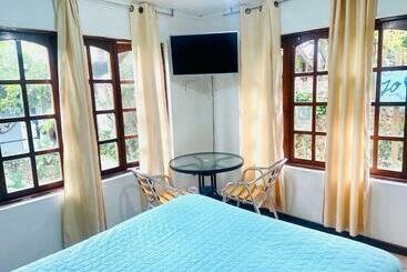 پانسیون Hostal Costa Morena