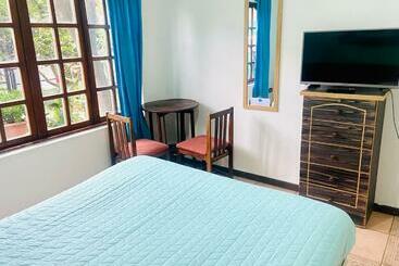 پانسیون Hostal Costa Morena