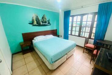 پانسیون Hostal Costa Morena