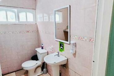 پانسیون Hostal Costa Morena