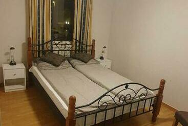 Roald Hostel