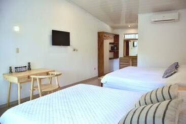 تختخواب و صبحانه Refugio Surf Lodge