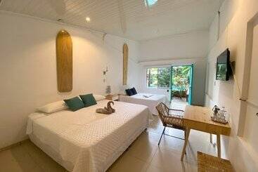 تختخواب و صبحانه Refugio Surf Lodge