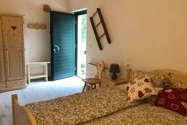 هتل Alloggio Agrituristico Pociat