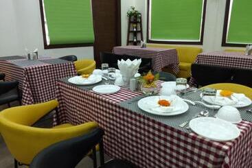 ホテル Goroomgo Luxury Palm Bhimtal   Luxury Room   Excellent Customer Service   Best Seller
