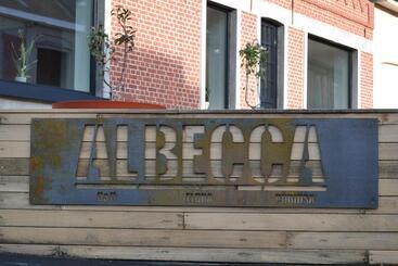 تختخواب و صبحانه Albecca