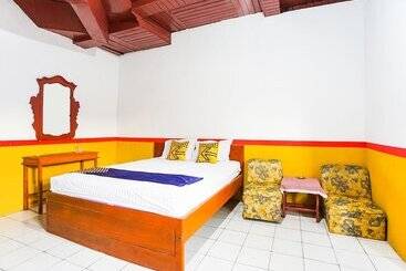 هتل Oyo 90194 Wisma Ria