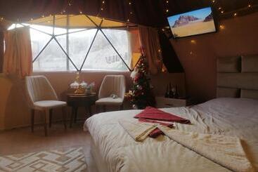 پانسیون Bubble Castle House