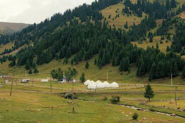 هاستل Jyrgalan Yurt Lodge