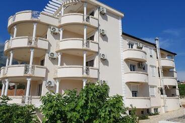 Apartaments Crown Silvia