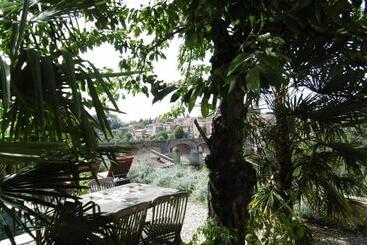 تختخواب و صبحانه Comfort And Fab Views
