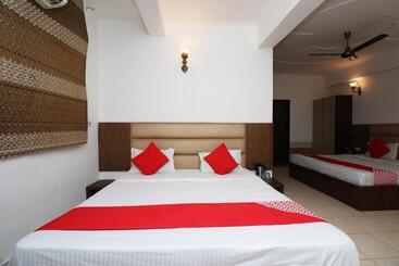 هتل Oyo Shanti Uday