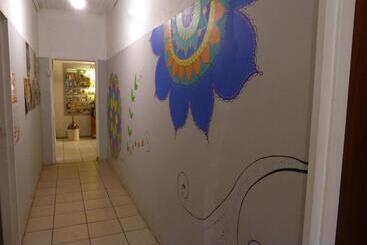 هاستل Orange Elephant Backpackers