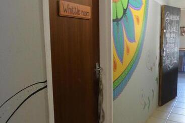 هاستل Orange Elephant Backpackers