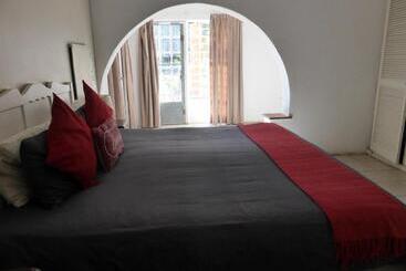 هاستل Orange Elephant Backpackers