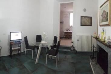 تختخواب و صبحانه Iggh Il Glicine Guest House