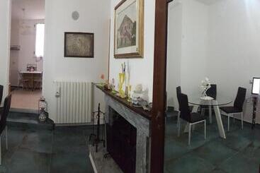 تختخواب و صبحانه Iggh Il Glicine Guest House