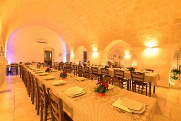 هتل Agriturismo Masseria Santa Lucia Al Bradano