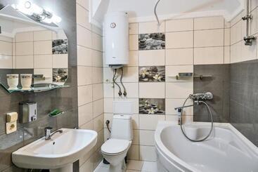 تختخواب و صبحانه апартаменты / Mieszkania / Apartments Svitlana