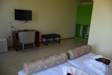 هتل Therma Camp And Pool In Therma Village   Free Parking & Free Beach