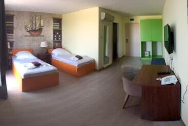 هتل Therma Camp And Pool In Therma Village   Free Parking & Free Beach