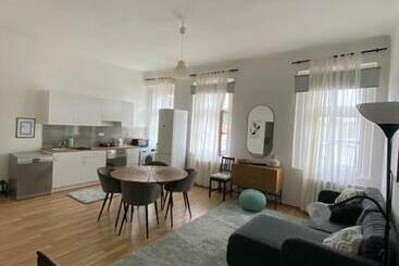 Roomy Apartment Close To Palmovka -                             Praag                        