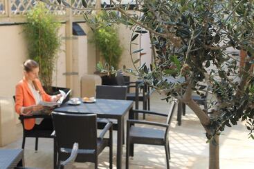 Andover House Hotel & Restaurant   Adults Only