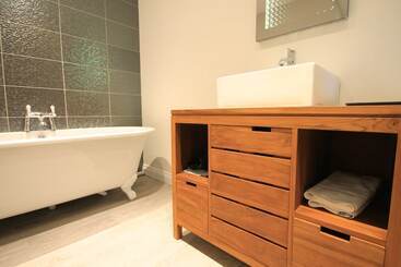 Andover House Hotel & Restaurant   Adults Only